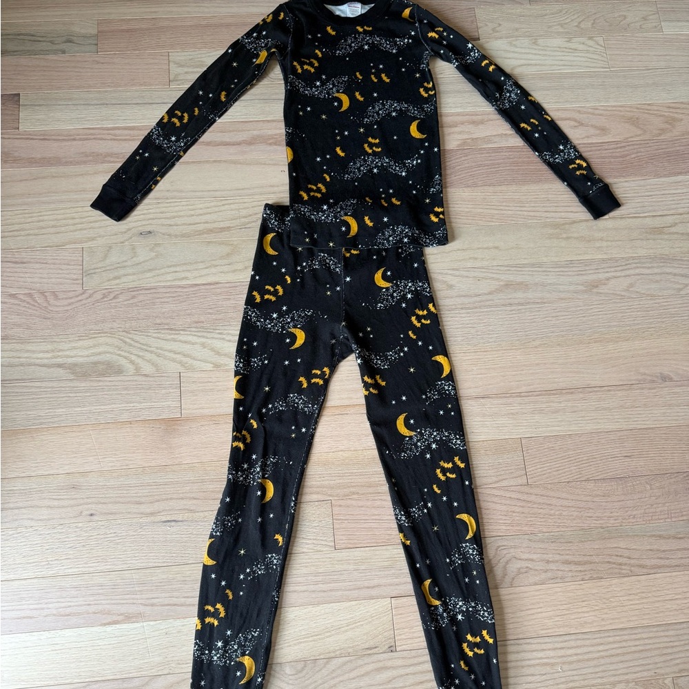 Halloween Hanna Andersson Black Pajama Set with Bat and Starry Print